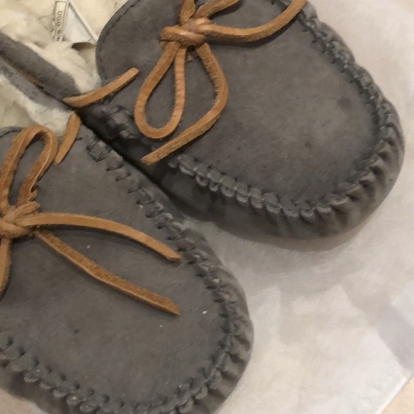 UGG DAKOTA US6 - Picture 3 of 4